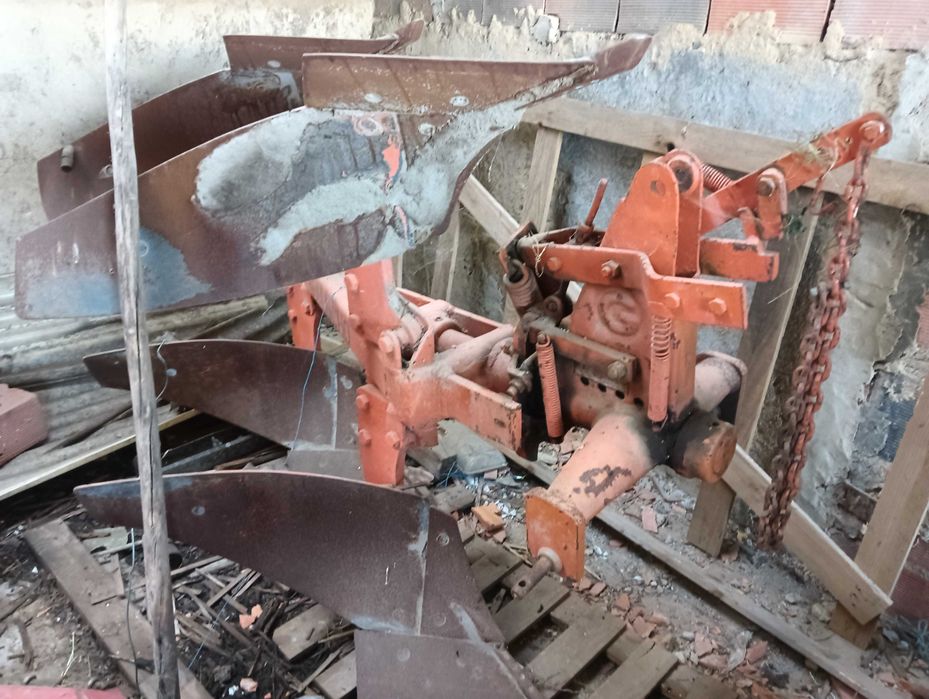Vende-se charrua 2 ferros 10"