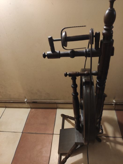 Stary drewniany kołowrotek