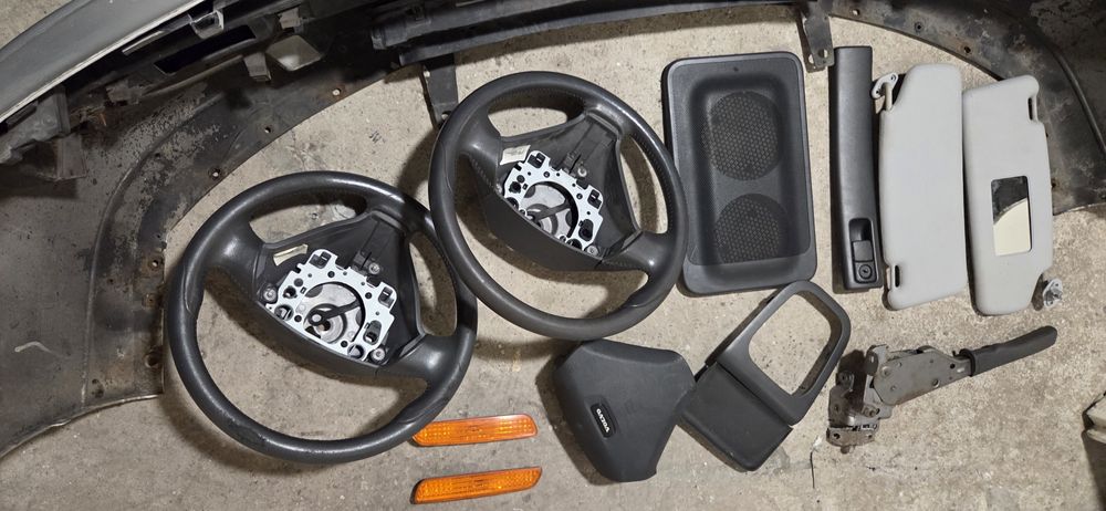 Części Volvo V40 S40 95 04 zderzak obrysówki kierownica