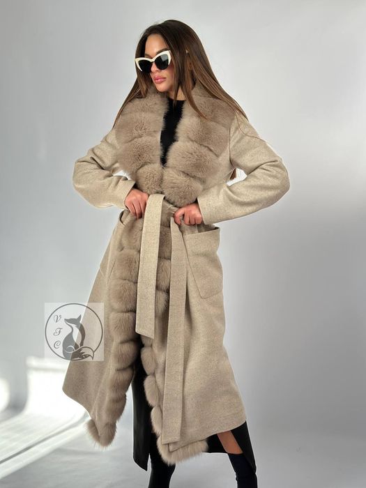 Пальто жіноче бежеве довге з натуральним хутром  песця. Розміри 42-54