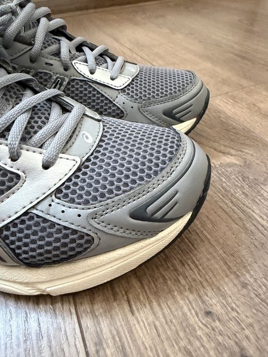 Кросівки чоловічі ASICS (розмір 41.5)