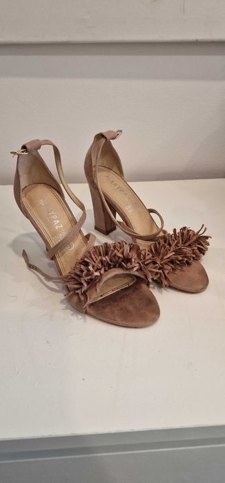 Sandálias de senhora estilo camurça, em rosa, muito elegantes