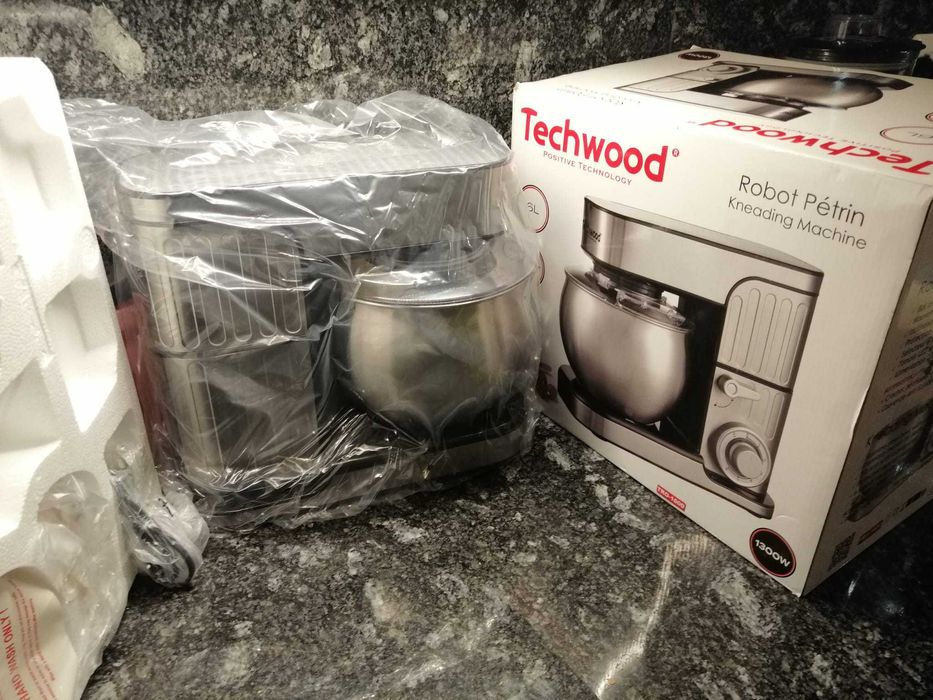 Batedeira Elétrica_Processador 1300W com Taça Inox 6L TECHWOOD NOVO