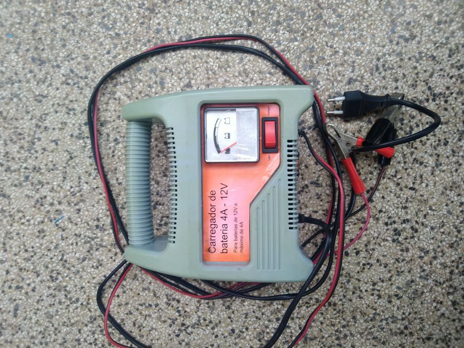Carregador de bateria, carro ou mota