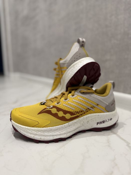 Кросівки жіночі бренду Saucony