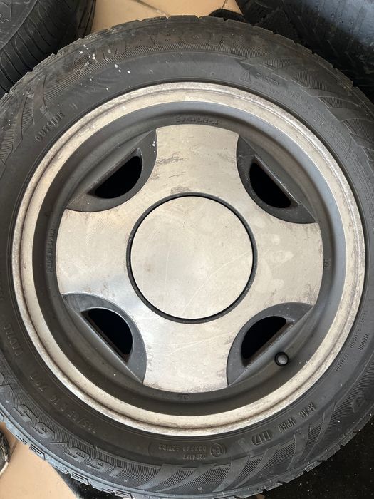 4 jantes 14 especiais (3 furos) com pneus 165/65 R14
