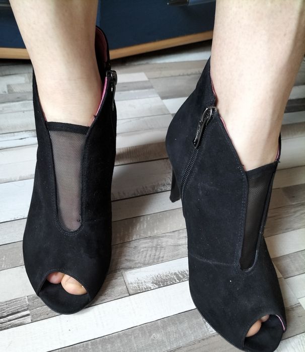 Szpilki z siateczką