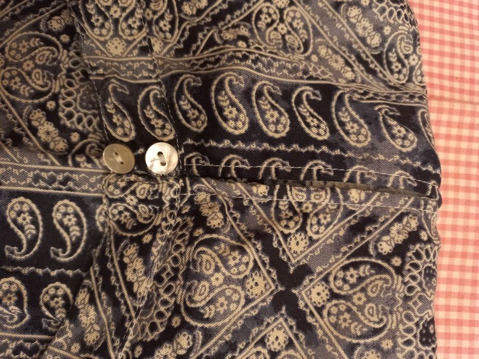 Top novo em tons de azul