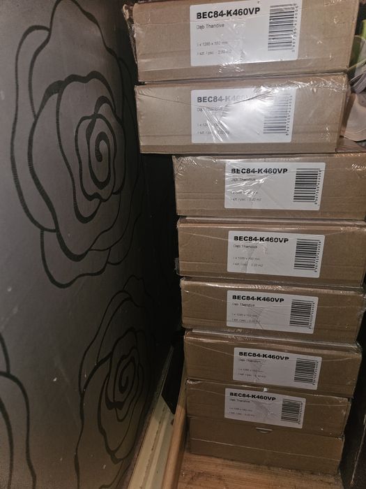 Nowe Panele Podłogowe Laminowane AC4 Klasa 32 – Okazja!