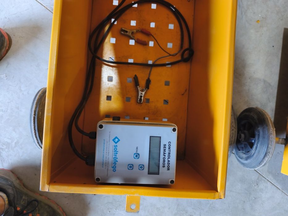 Conjunto de semáforos de obras