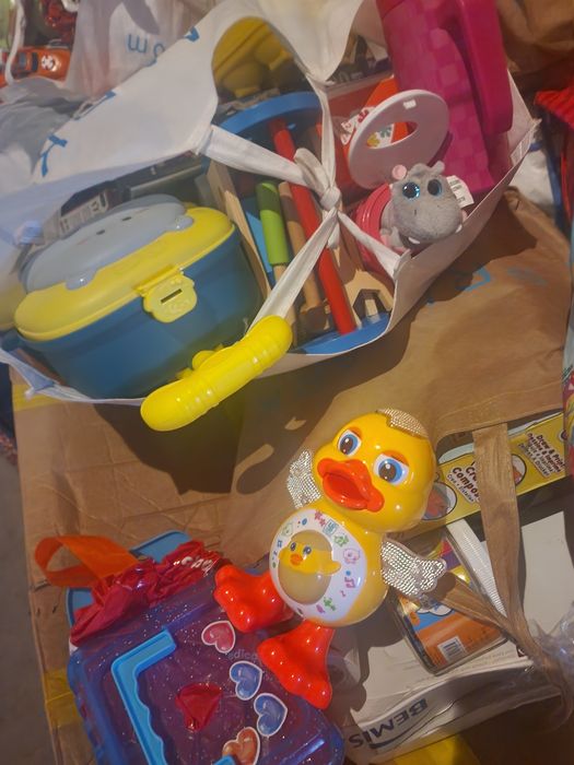 UWAGA!!!Sprzedaję wysokiej jakości zabawki i artykuły gospodarstwa domowego w hurtowych ilościach! Ostatnia oferta!