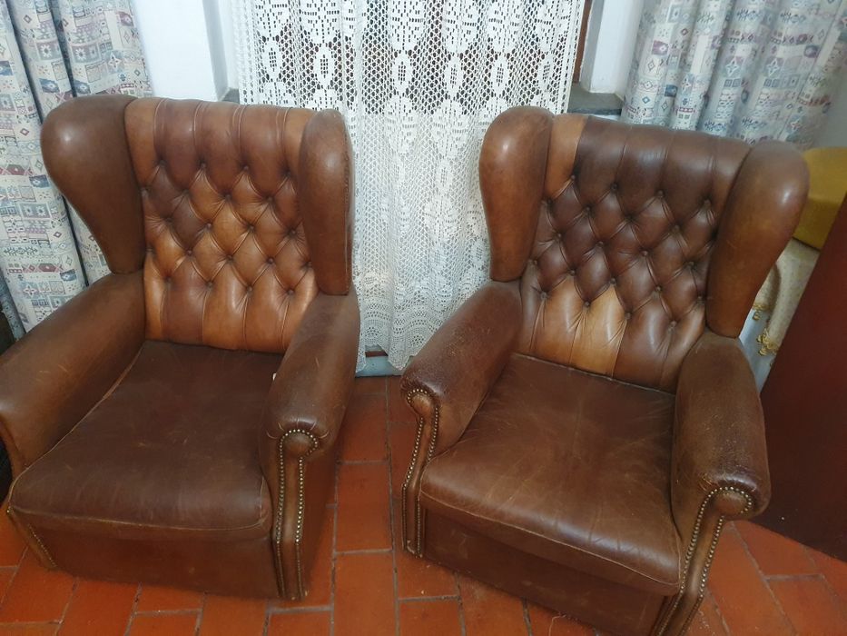 Sofás  de couro em excelente estado