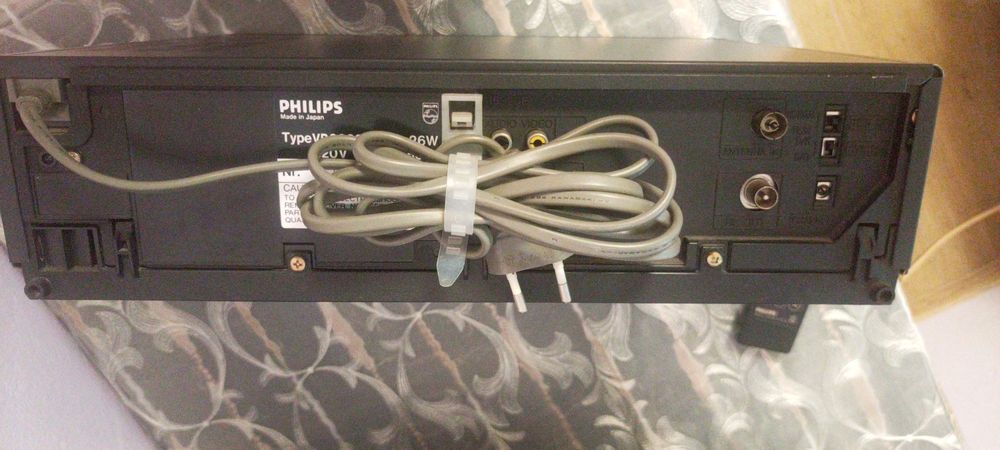 Відеомагнітофон PHILIPS