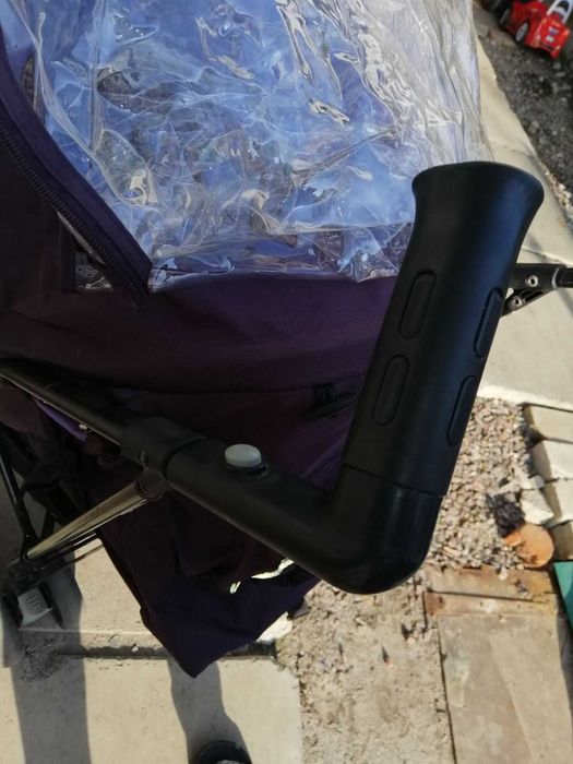 Продам прогулочную коляску Qwatro