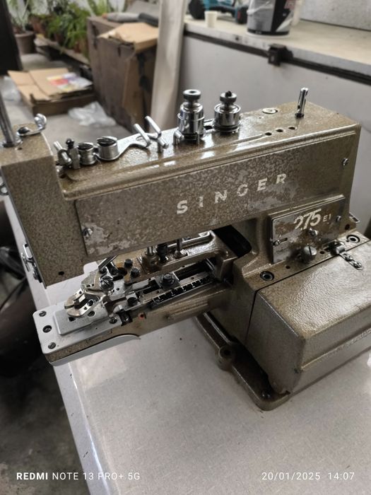 Máquina de pregar botões industrial trifásica