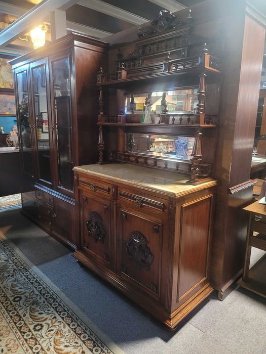 Enorme móvel antigo em madeira maciça com tampo em pedra e es