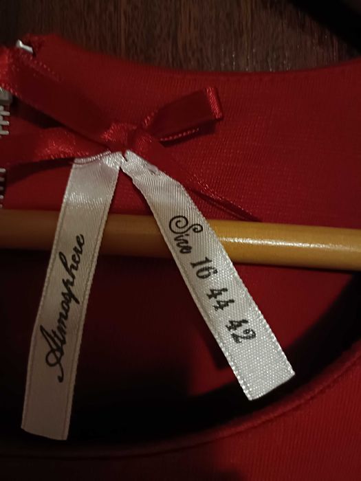 Vestido de cor vermelha