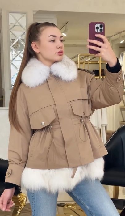 Парка беж з біло-сірим хутром
