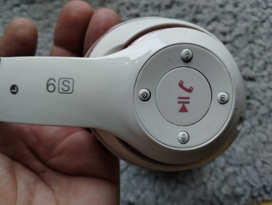 Słuchawki Bluetooth, na kartę i na kabel