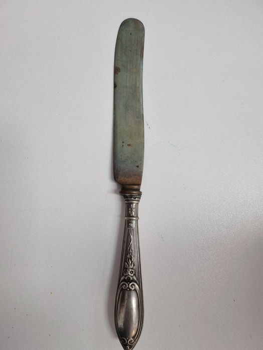 2 Facas, 1 Espátula e 1 Garfo de servir, em prata