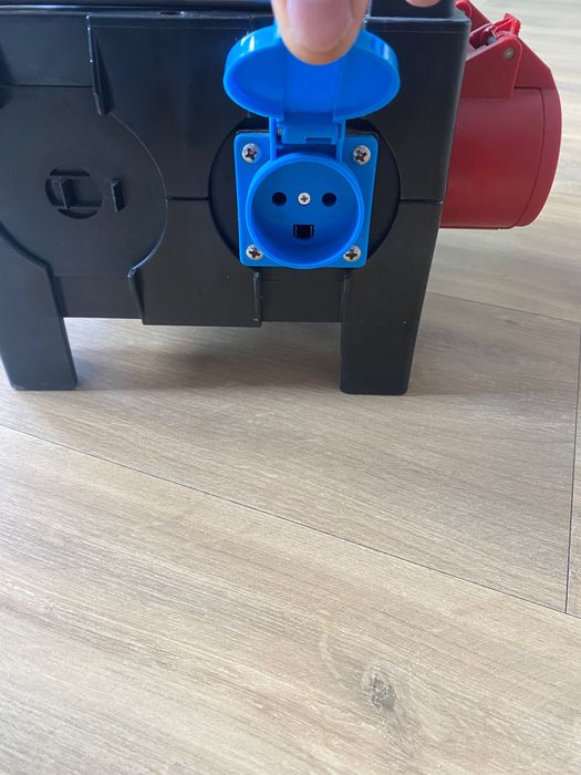 Przenośna rozdzielnia elektryczna 400v/230v