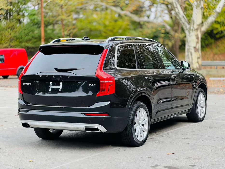 Volvo XC90      2018