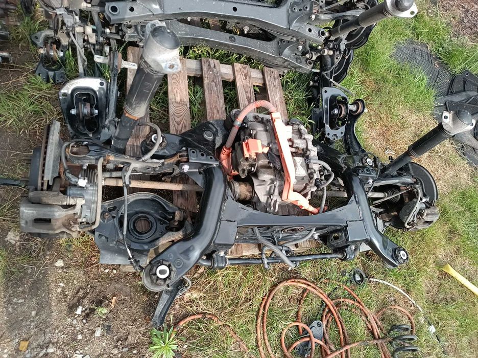 Toyota Corolla Cross belka zawieszenia piasty zwrotnice transport