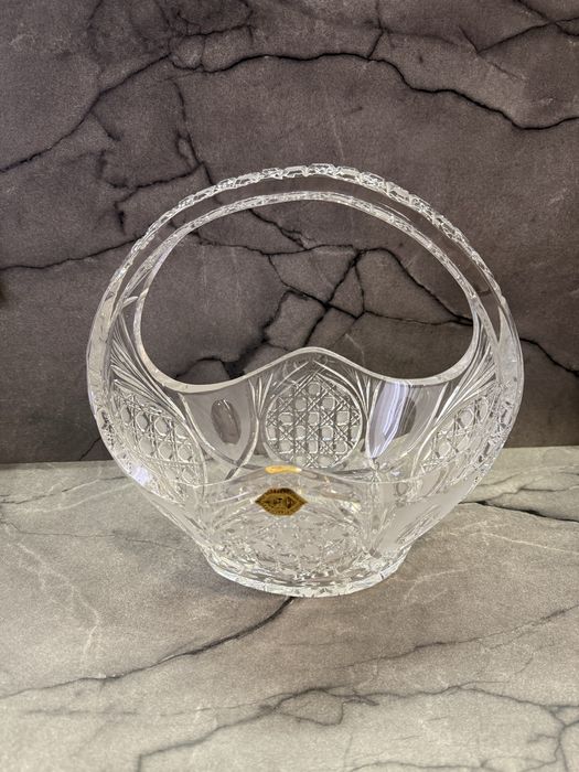 Корзинки хрустальные,ваза,конфетница чехословацкое стекло