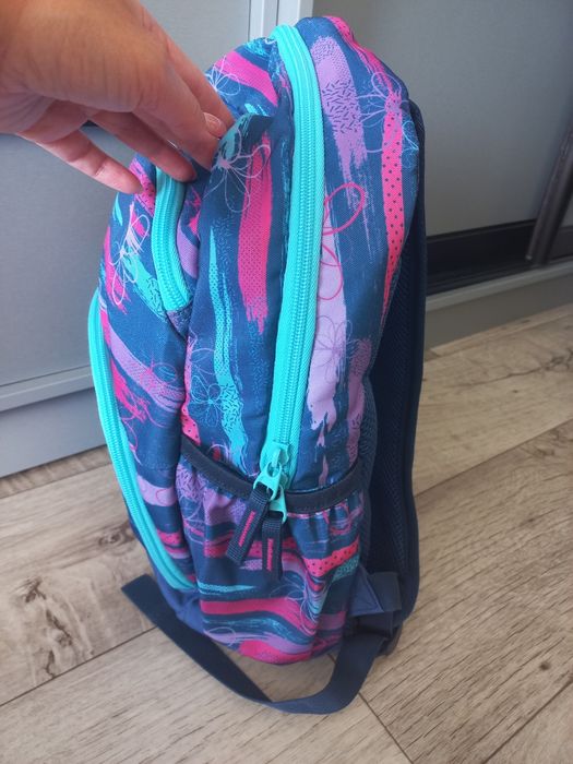 Шкільний рюкзак для дівчинки