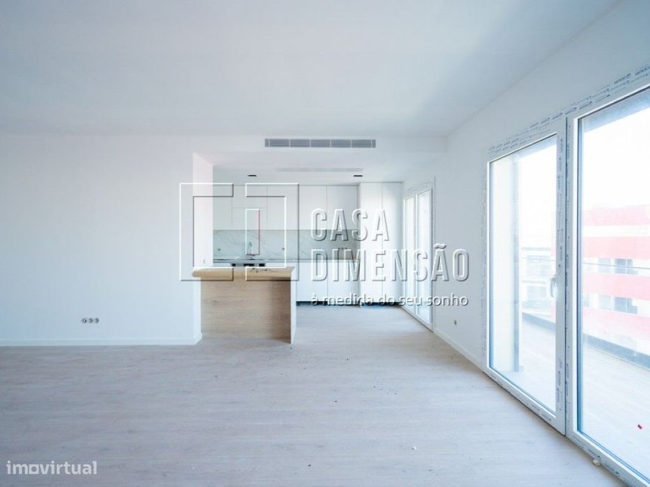 Apartamento de tipologia T3 na melhor zona de Carnaxide, com varand...