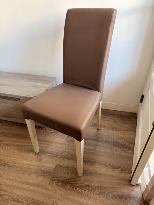 Mesa de Jantar Extensível + 4 Cadeiras