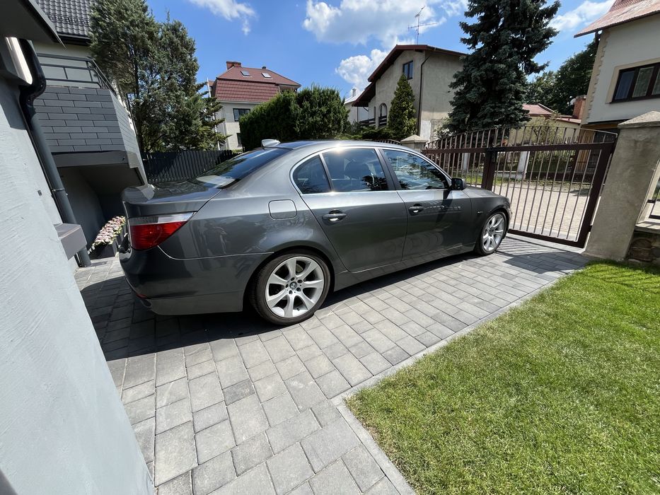 BMW e60 530i.