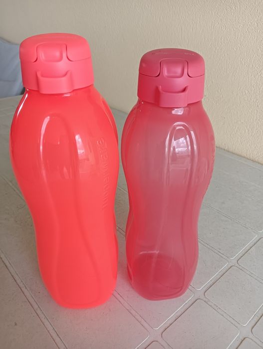 Vendo 2 garrafas novas da Tupperware