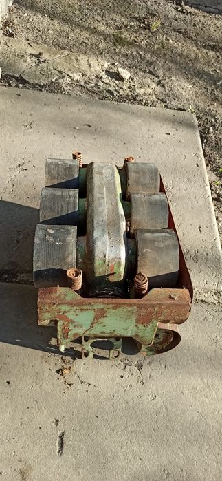 Автоподатчик (луноход) для строгального и фрезерного станка и стойка к