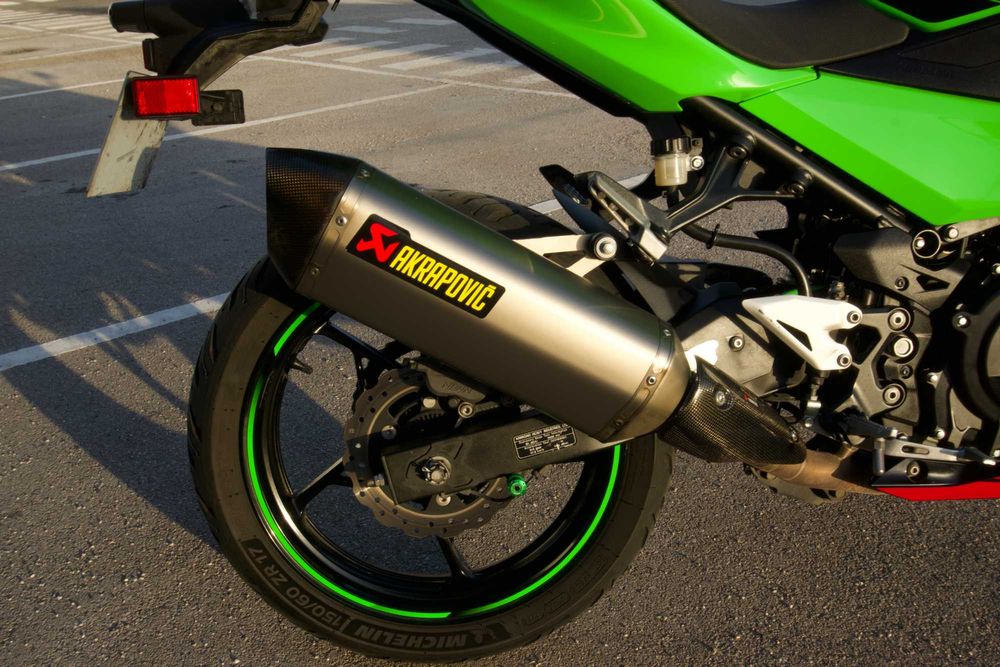 Kawasaki Ninja 400 (2020) + Escape Akrapovic | Primeiro Dono