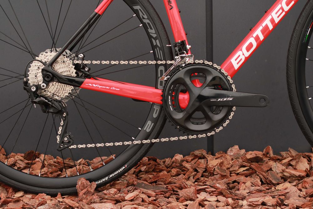 Bottecchia 8avio карбоновий шосейний велосипед Shimano 105