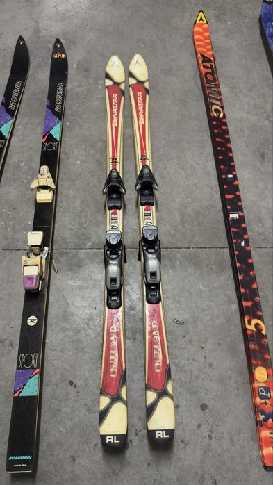Pares de ski variados