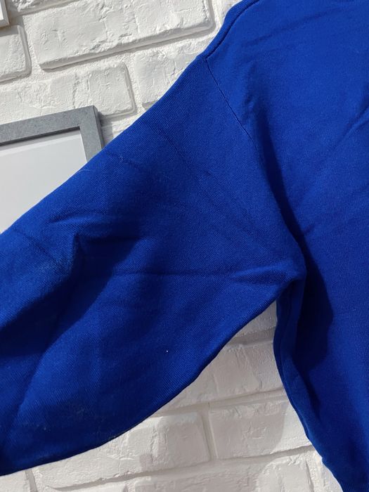 Nowy oryginalny chabrowy/niebieski sweter Guess. Sweter Guess