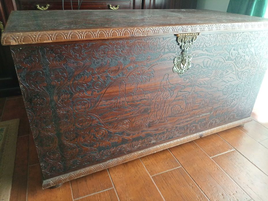 Arca de madeira praticamente nova