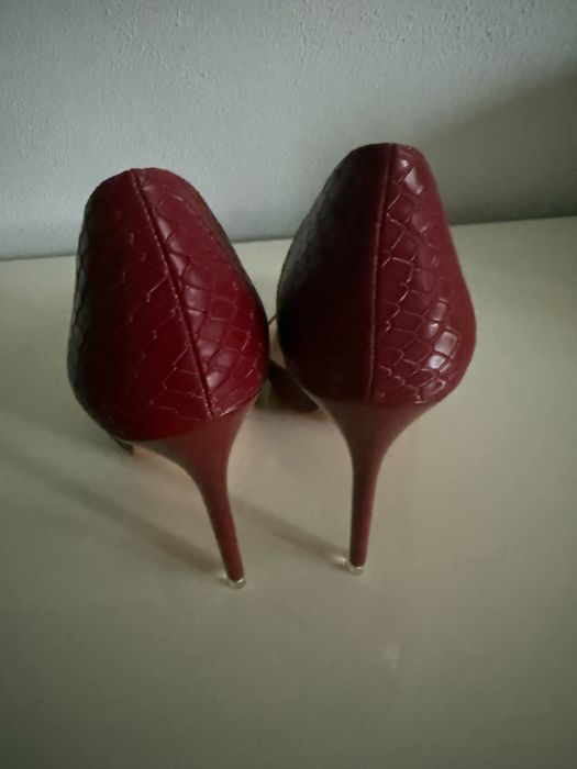 Продам жіночі лабутени