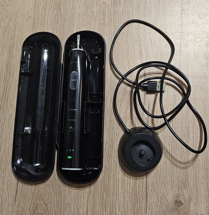Szczoteczka soniczna + ładowarka i etui czarna Oromed