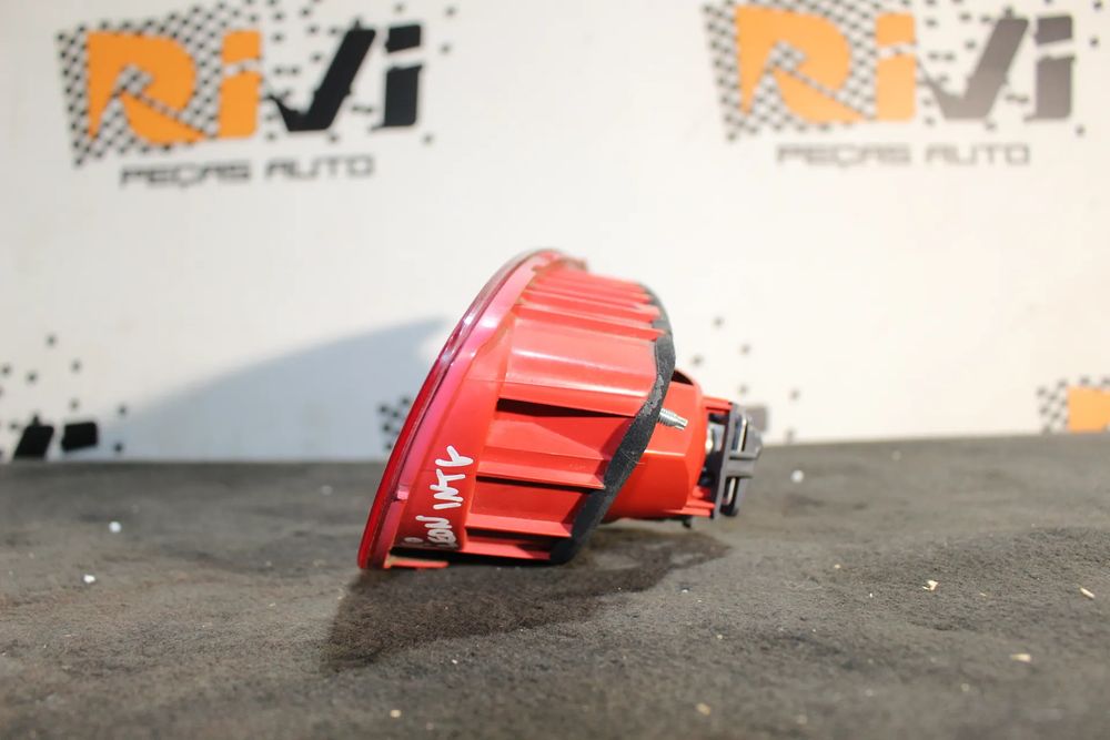 Farolim da mala esquerdo SEAT Leon (1P1)