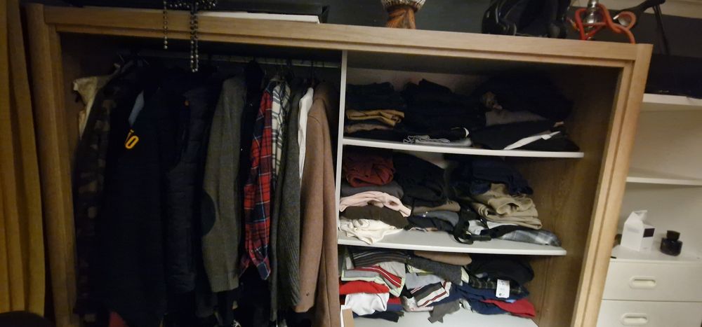 Armario enorme semi novo com portas em espelho