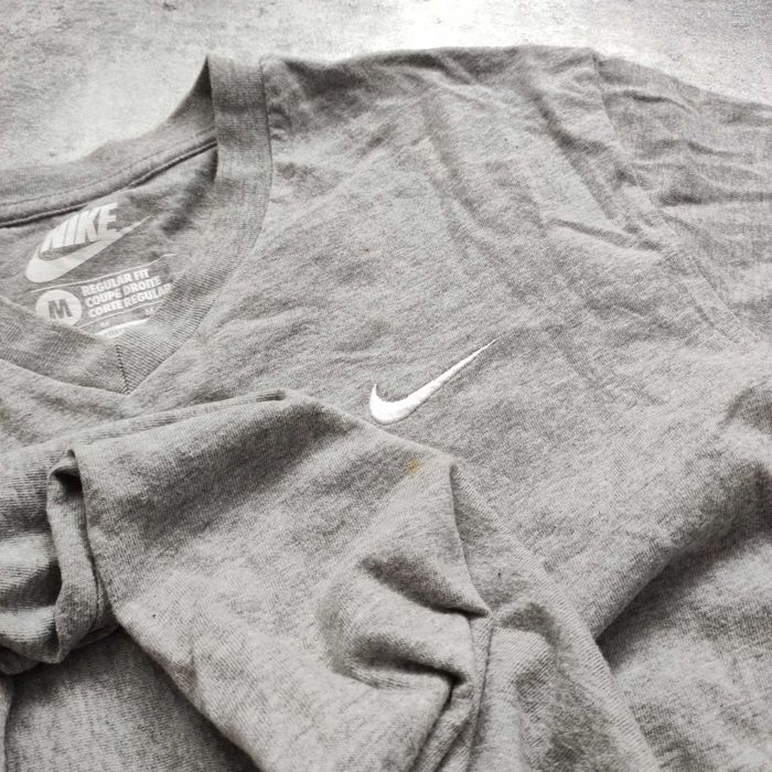 MĘSKA Szara Koszulka Bawełna Kołnierzyk V Sport Casual Nike Elegancka