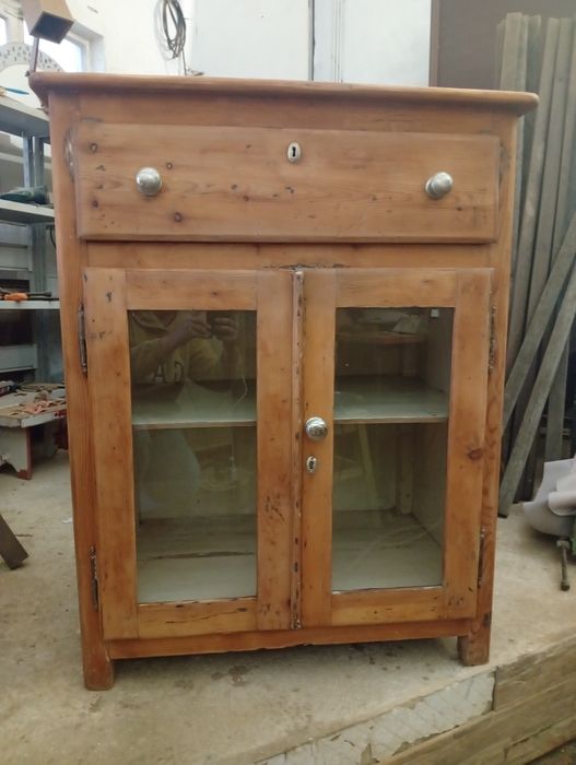 Armário rústico em madeira