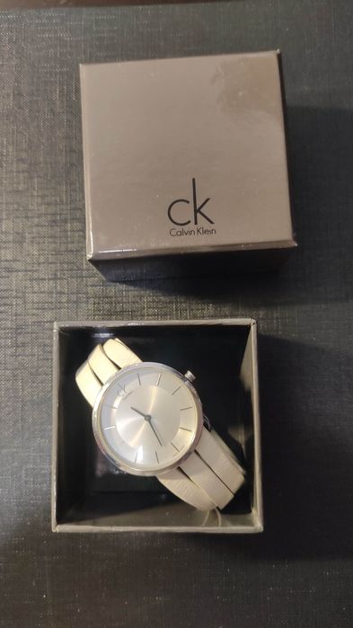 Relógio de senhora CK ótimo estado