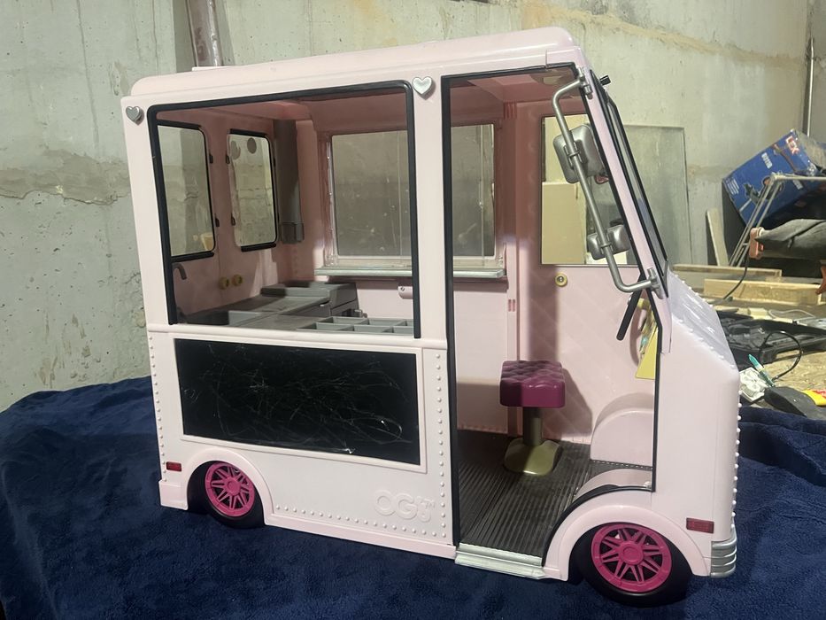 Іграшковий Дім на колесах.