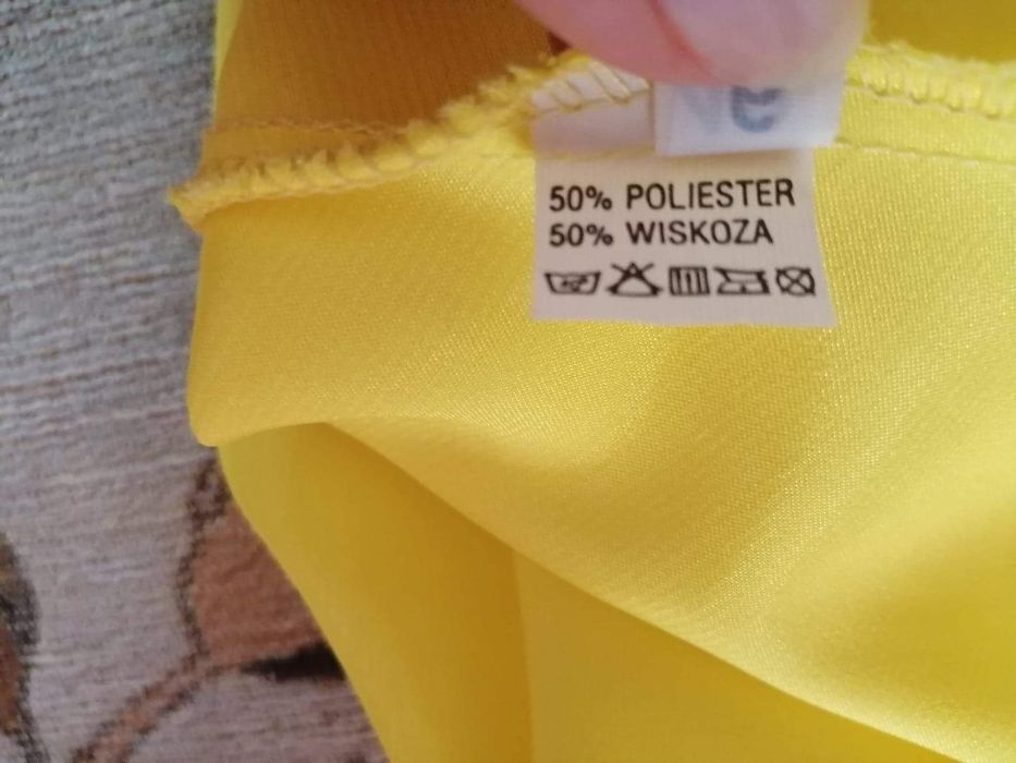 Żółta zwiewna sukienka