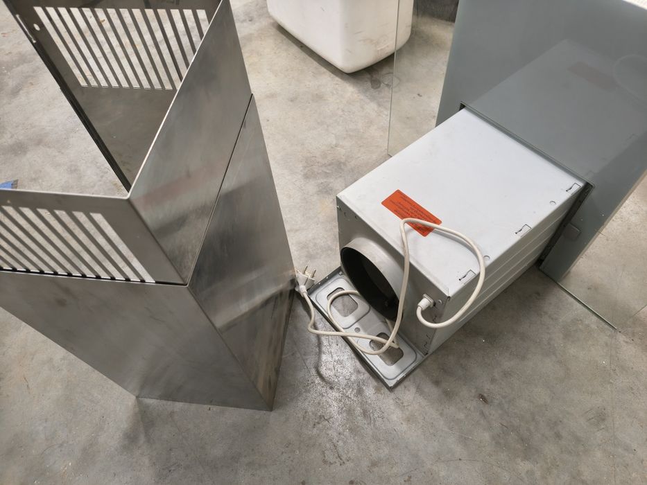 Wyciąg kuchenny okap Siemens INOX i szkło