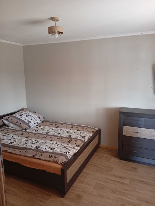 Domek nad jeziorem Rospuda z linią brzegową na WAKACJE